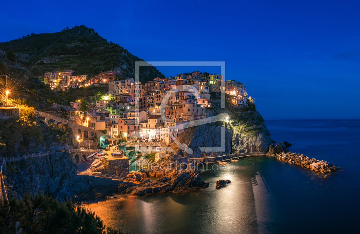 Bild-Nr.: 11604755 Ligurien - Manarola Panorama zur blauen Stunde erstellt von Jean Claude Castor