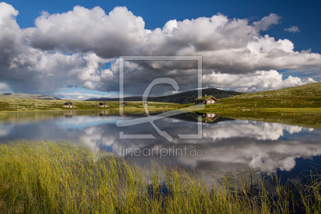 Bild-Nr.: 11621457 Hütten mit See in Landschaft von Norwegen erstellt von BastianLinder