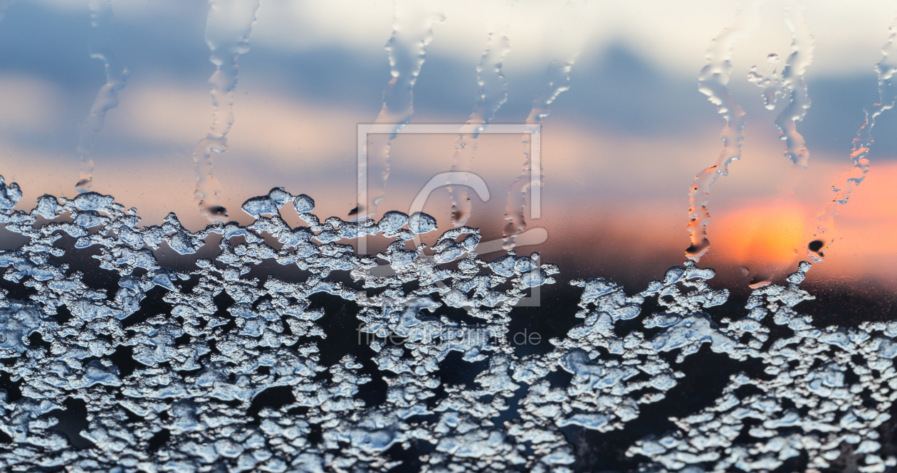 Bild-Nr.: 11633043 Eis schmilzt an einem Fenster in der Abendsonne erstellt von wsf-fineartprint