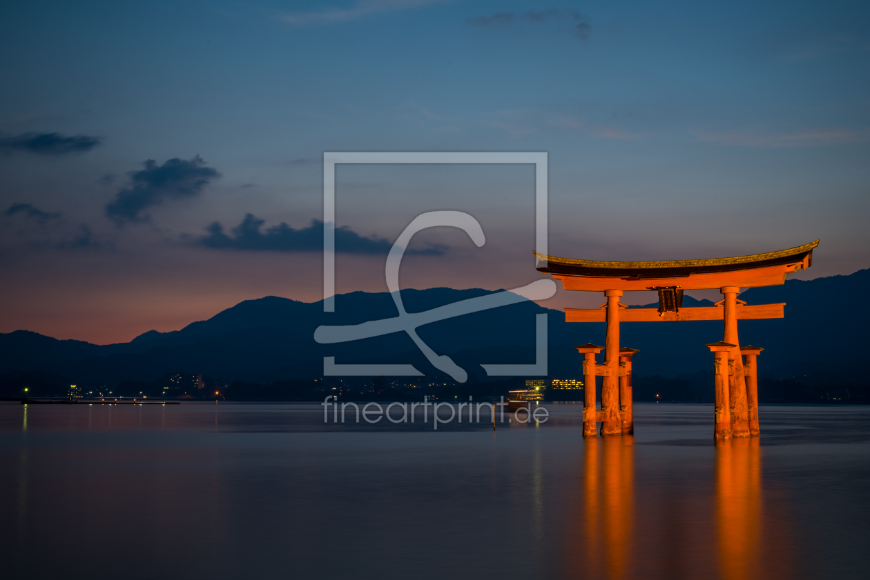 Bild-Nr.: 11692398 Miyajima the famous Floating Torii gate Japan at night  erstellt von KundenNr-312982