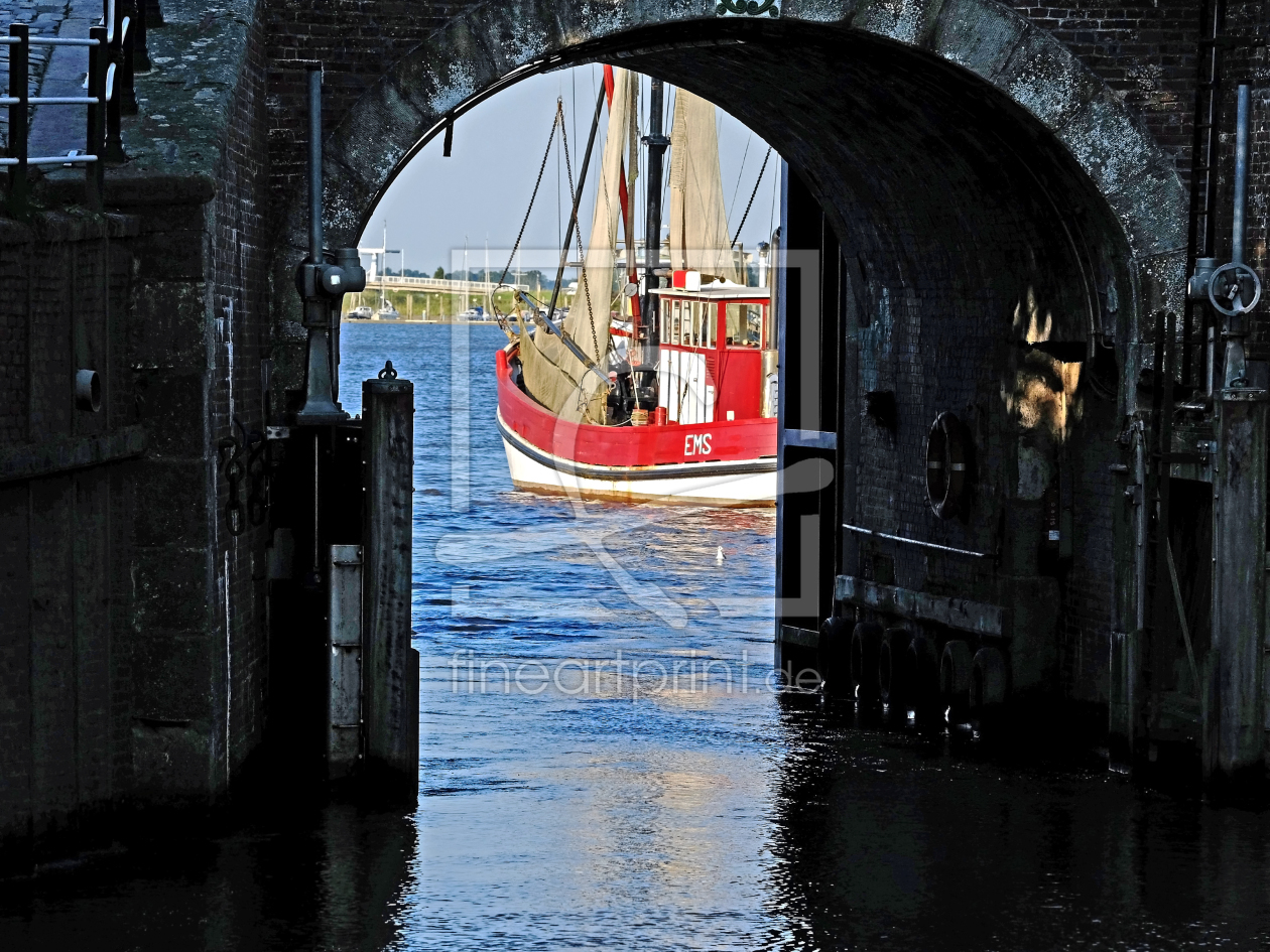 Bild-Nr.: 11772974 Durchblick zum Hafen erstellt von Ostfriese