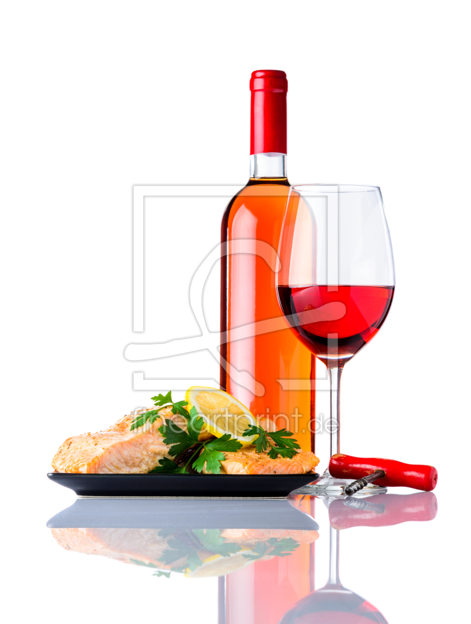 Bild-Nr.: 11826125 Fischfilet mit Rosewein auf Weinßem Hintergrund erstellt von xfotostudio
