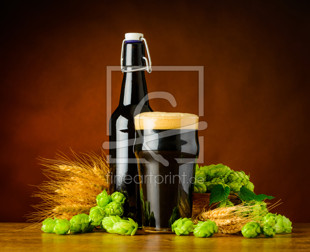 Bild-Nr.: 11829747 Dunkeles Bier mit Hopfen und Weizen erstellt von xfotostudio