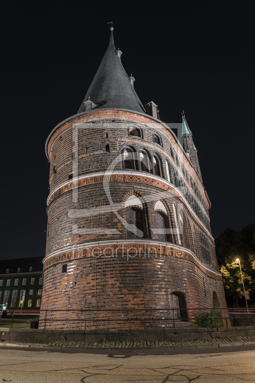 Bild-Nr.: 11846693 Holstentor in Lübeck bei Nacht erstellt von StGrafix