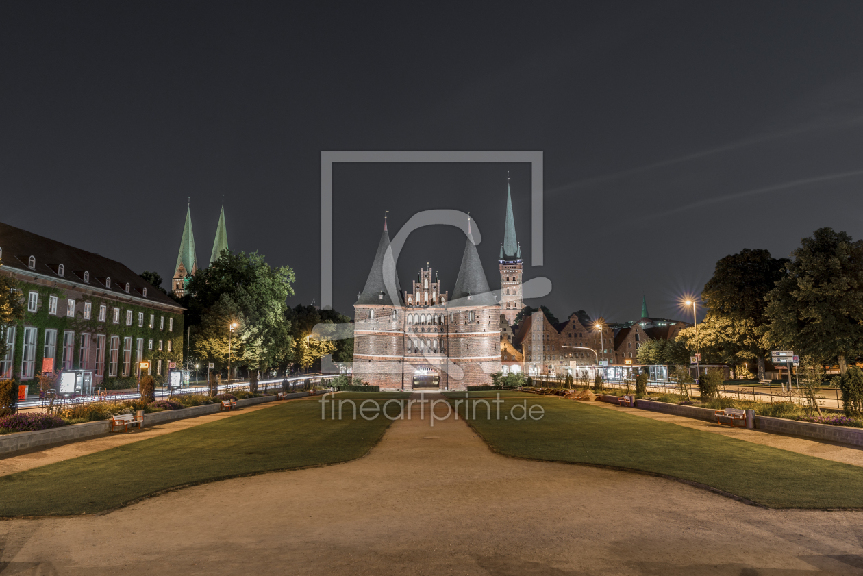 Bild-Nr.: 11846699 Holstentor in Lübeck bei Nacht erstellt von StGrafix