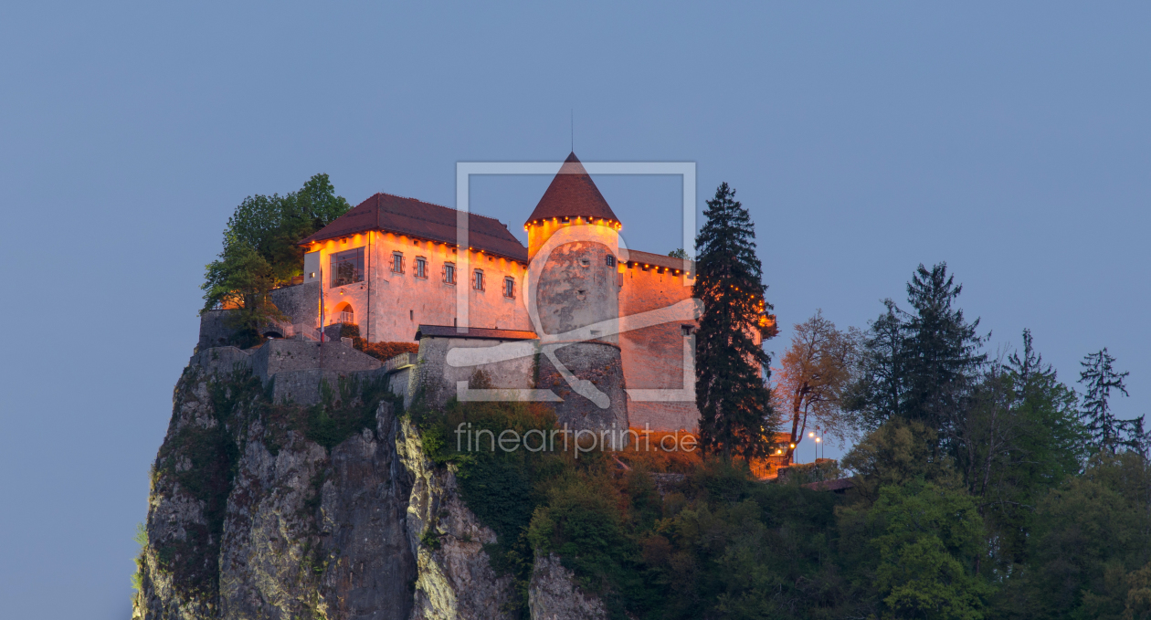 Bild-Nr.: 11871288 Leuchtende Burg im Bleder See erstellt von Graphitone