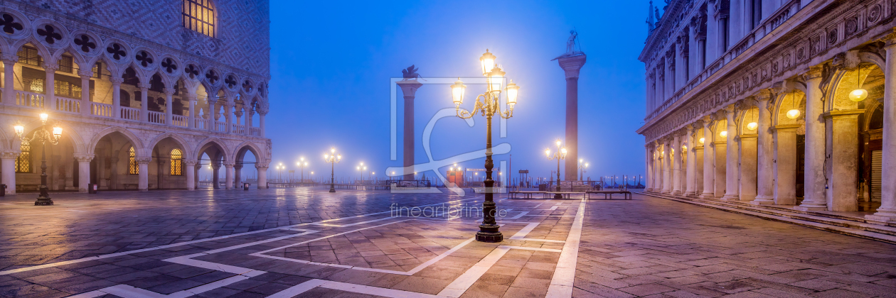 Bild-Nr.: 11879192 Markusplatz in Venedig bei Nacht erstellt von eyetronic