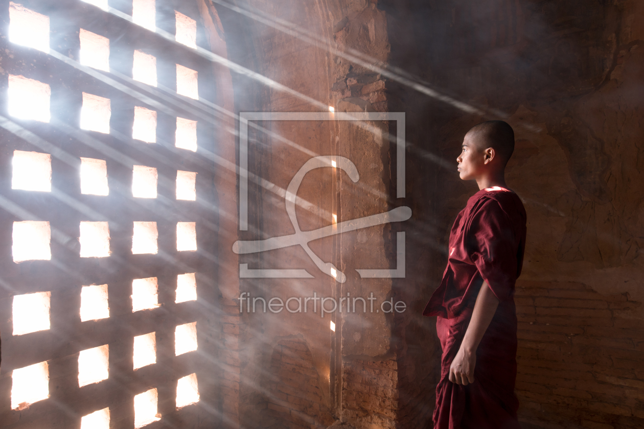 Bild-Nr.: 11881296 Ein junger Mönch in einem Tempel in Bagan, Myanmar erstellt von eyetronic