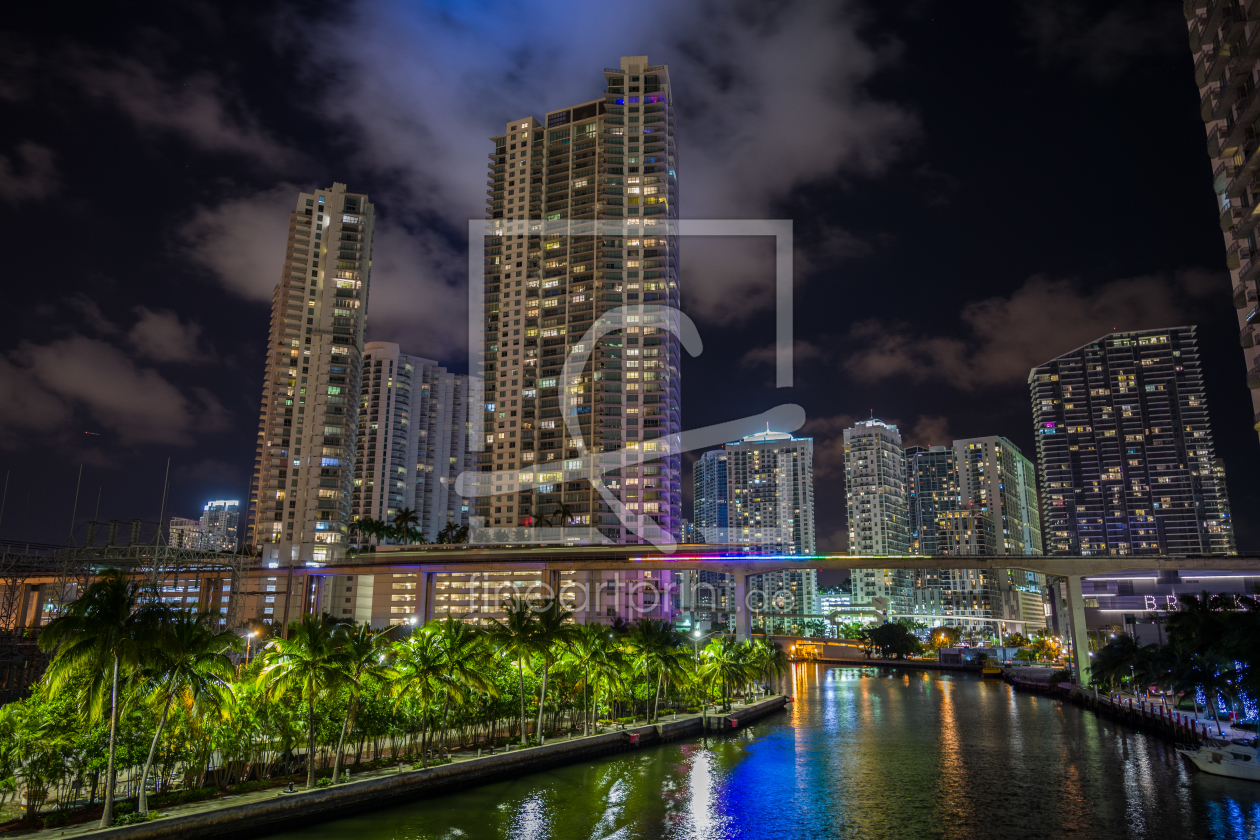 Bild-Nr.: 11898055 Miami Downtown at night! Bild-Nr.: 11898055 Miami Downtown at night! erstellt von mariohagen