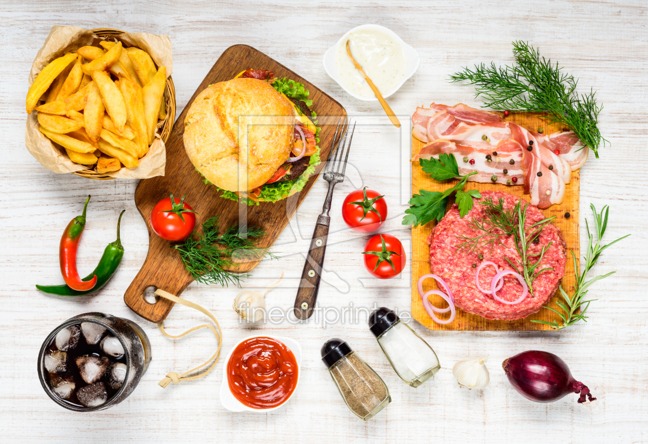 Bild-Nr.: 11904566 Fastfood Pommes und Burger mit Zutaten erstellt von xfotostudio