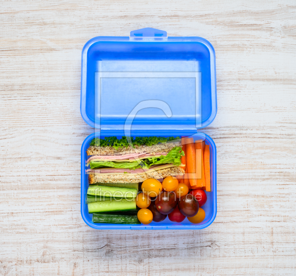 Bild-Nr.: 11905413 Lunchbox mit Brötchen und Gemüse erstellt von xfotostudio