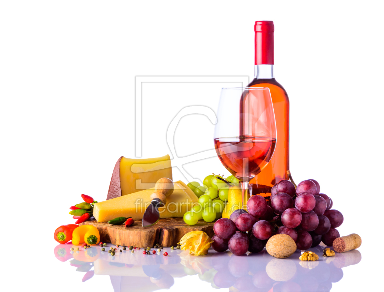 Bild-Nr.: 11905424 Rosewein mit Weintrauben und Käse erstellt von xfotostudio