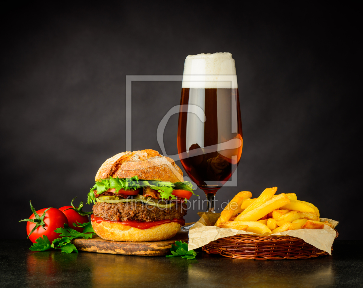 Bild-Nr.: 11913649 Hamburger mit Pommes und Bier erstellt von xfotostudio