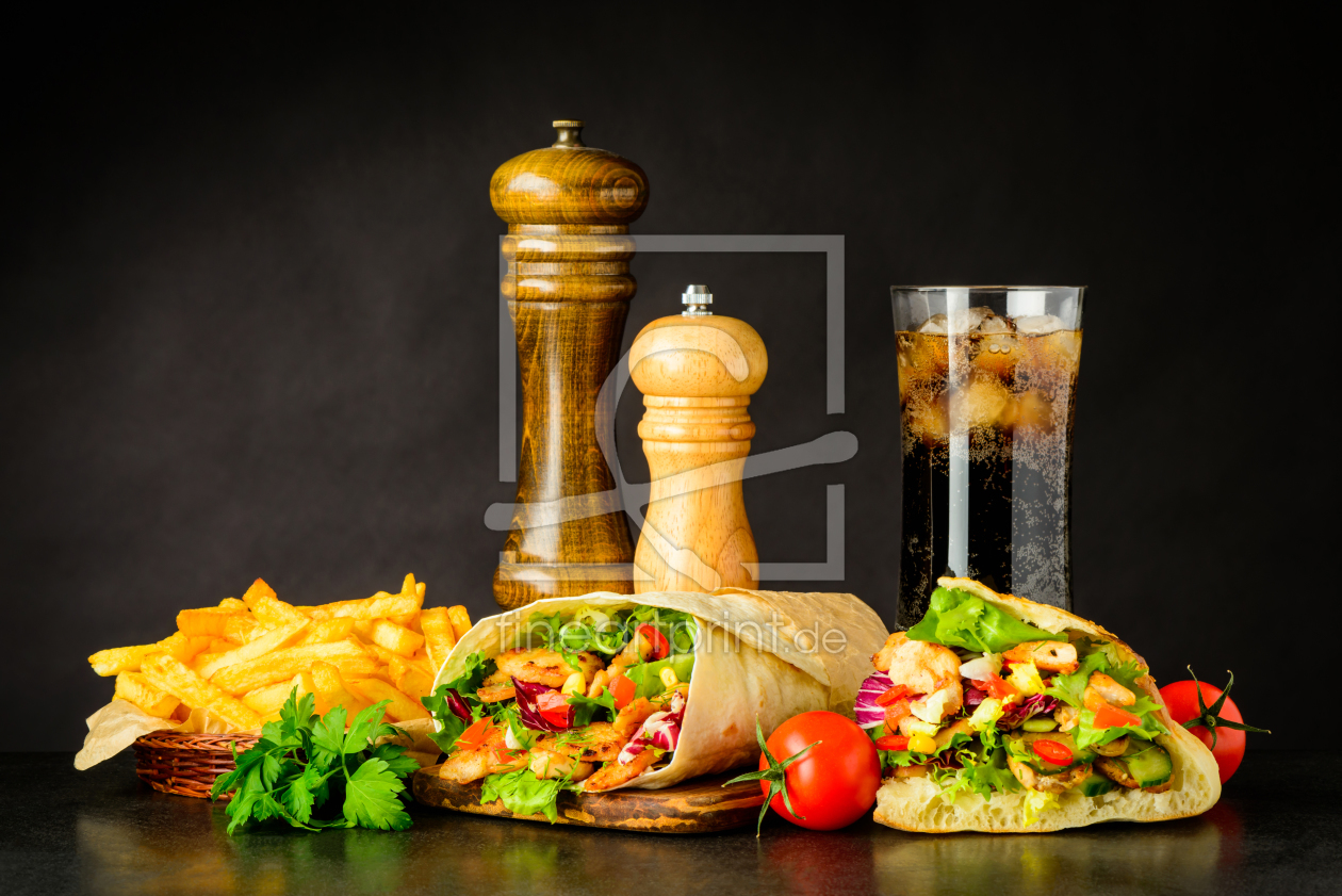 Bild-Nr.: 11913652 Shawarma und Kebab mit Pommes und Cola erstellt von xfotostudio