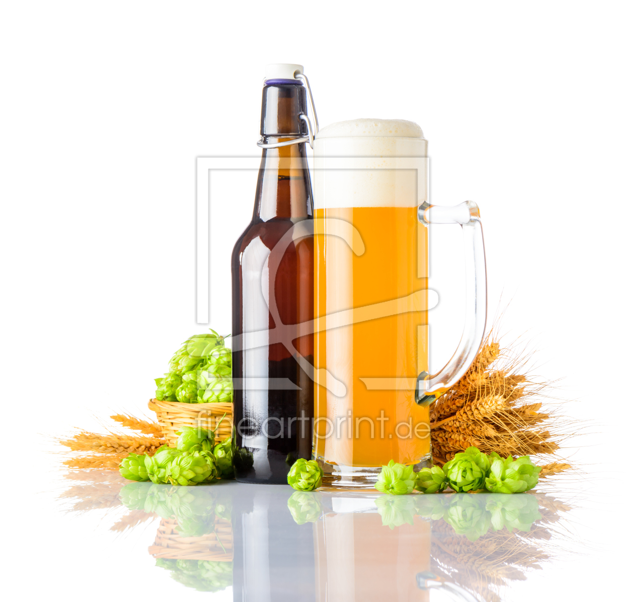 Bild-Nr.: 11915928 Weizenbier mit Hopfen und Weizen auf Weiß erstellt von xfotostudio