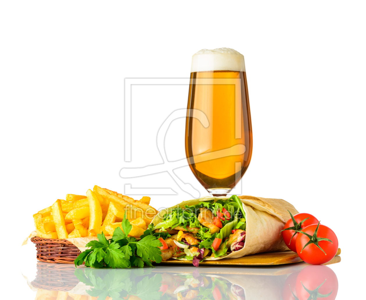 Bild-Nr.: 11917371 Shawarma mit Pommes und Bier auf Weiß erstellt von xfotostudio