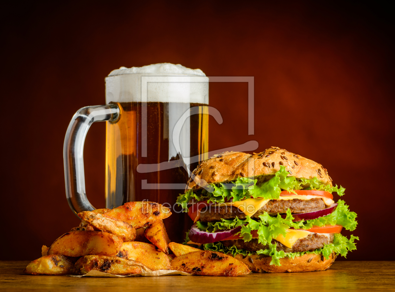 Bild-Nr.: 11918144 Stillleben Bier mit Burger und Bratkartoffeln erstellt von xfotostudio