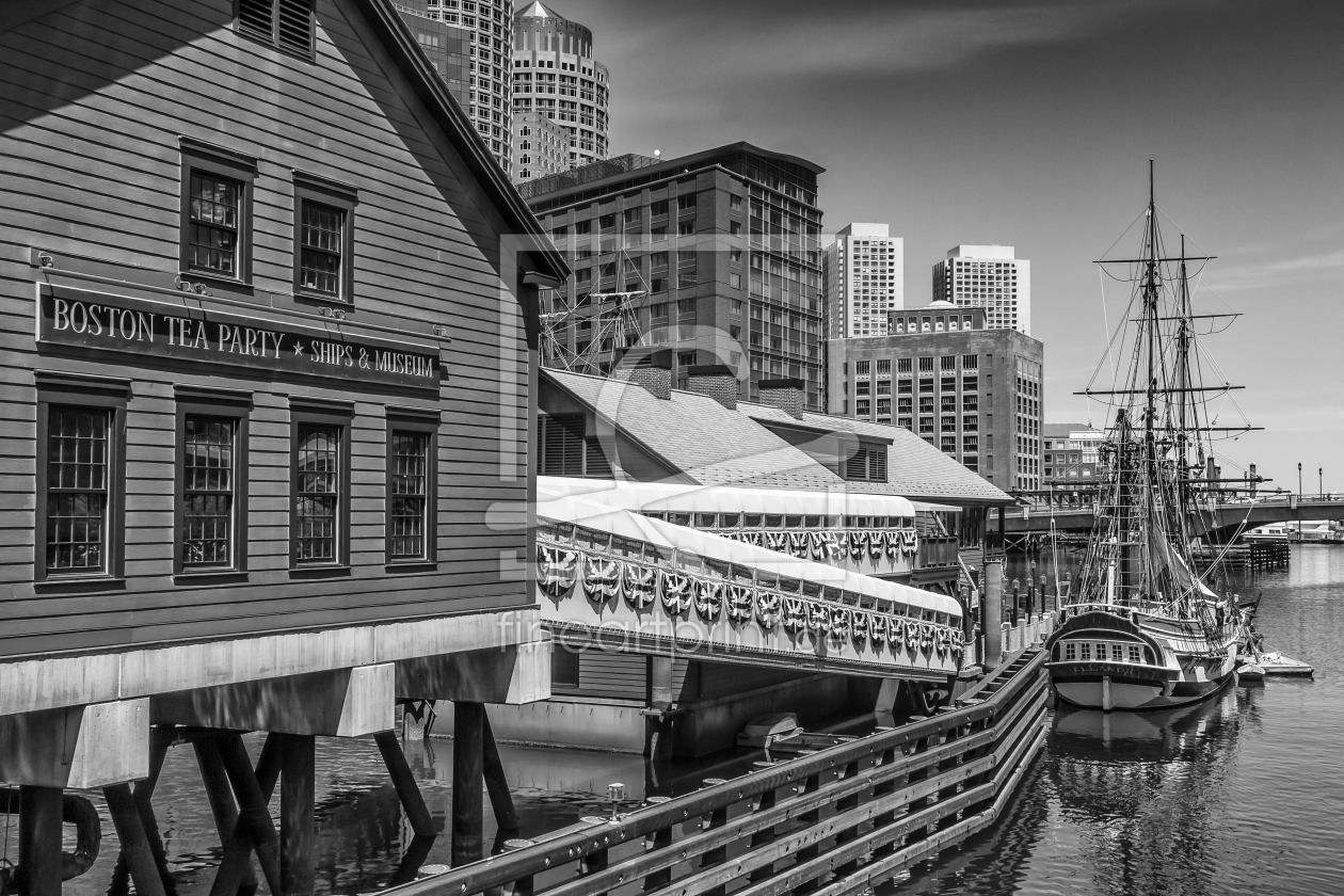 Bild-Nr.: 11918444 BOSTON TEA PARTY Museum und Schiff - Monochrom erstellt von Melanie Viola