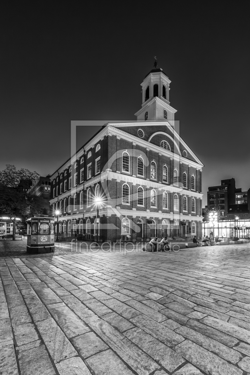 Bild-Nr.: 11918445 BOSTON Faneuil Hall am Abend - Monochrom erstellt von Melanie Viola