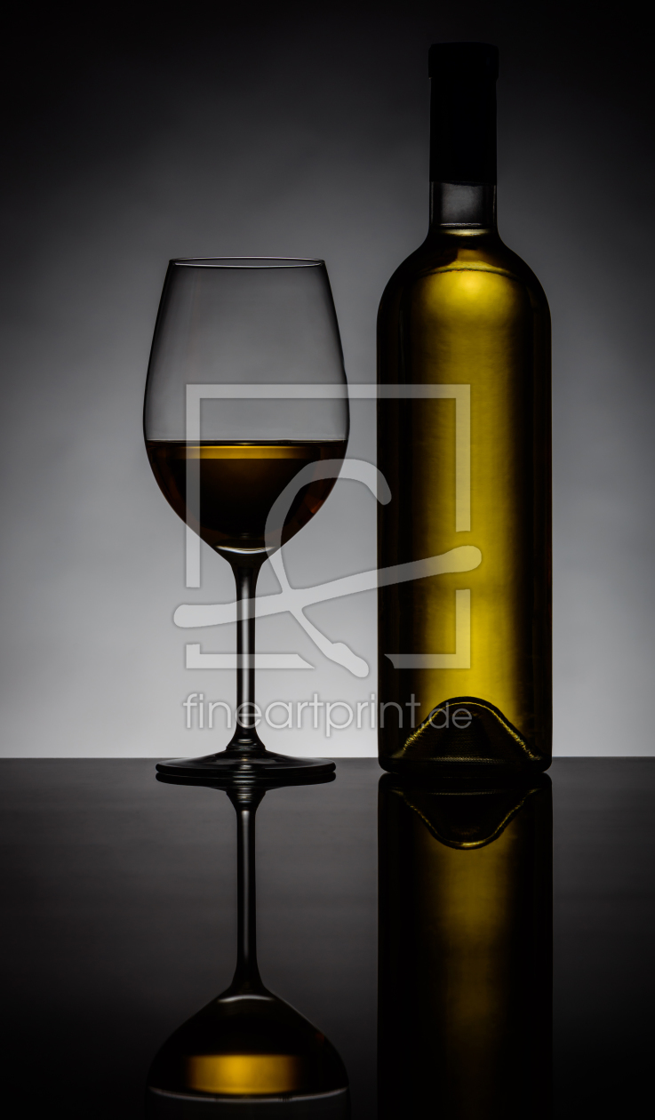 Bild-Nr.: 11919520 Kontur Weißwein in Flasche und Glas erstellt von xfotostudio