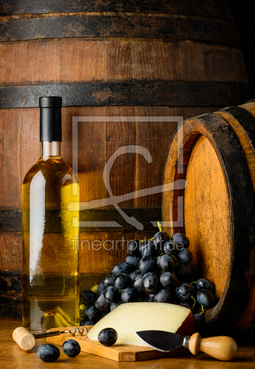 Bild-Nr.: 11921292 Weißwein mit Weintrauben und Käse erstellt von xfotostudio