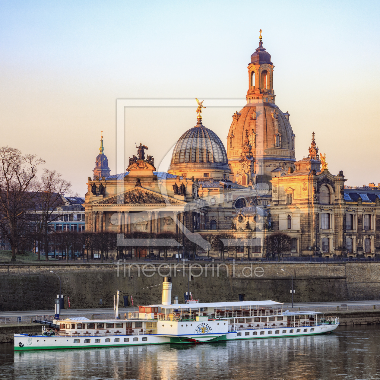 Bild-Nr.: 11928812 Dampfschiff Leipzig vor Frauenkirche erstellt von Daniela Beyer