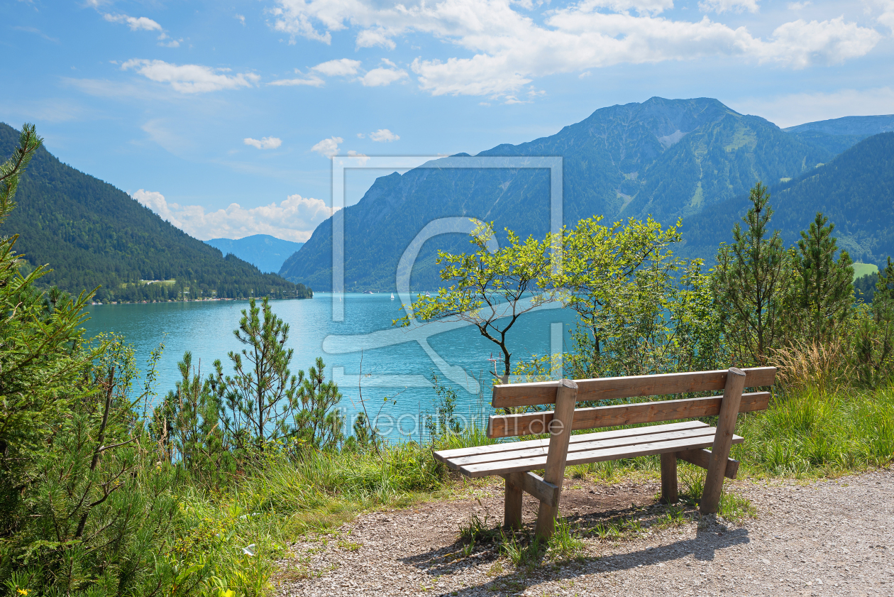 Bild-Nr.: 11987919 Aussichtsbank am Achensee Uferweg Tirol erstellt von SusaZoom