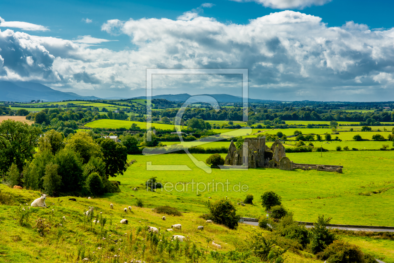 Bild-Nr.: 11990135 Landschaft mit Schafen und Burg in Irland erstellt von grafxart