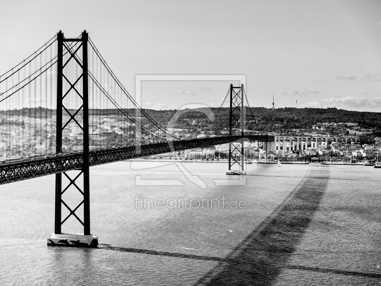 Bild-Nr.: 11997221 Ponte de 25 Abril Brücke in Lissabon Schwarz Weiss erstellt von aCtiOn