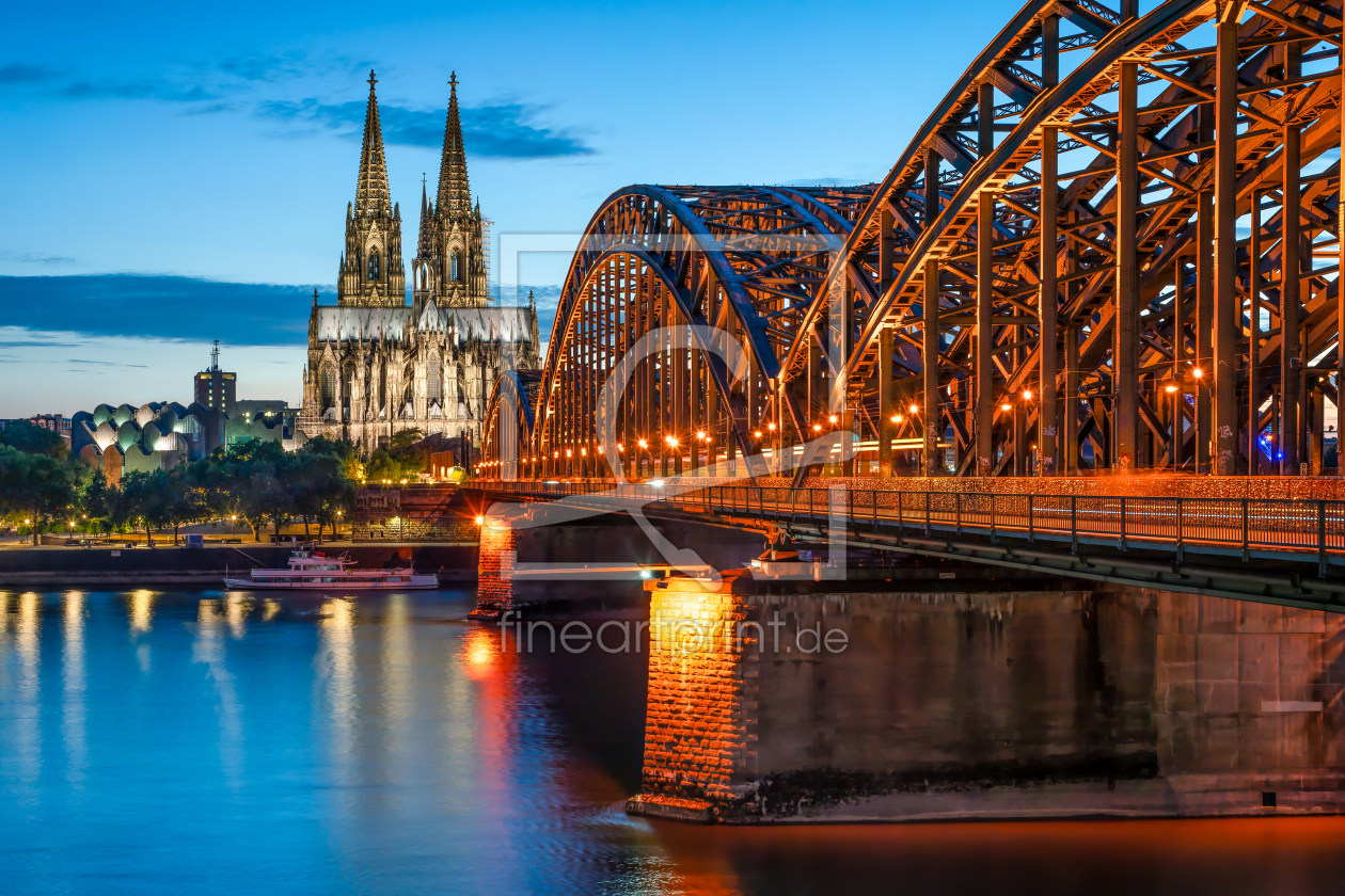 Bild-Nr.: 12001948 Kölner Dom und Hohenzollernbrücke bei Nacht erstellt von eyetronic