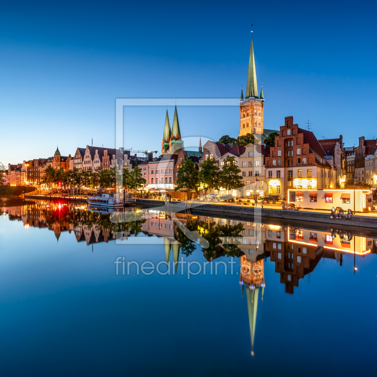 Bild-Nr.: 12002113 Historische Altstadt von Lübeck bei Nacht erstellt von eyetronic