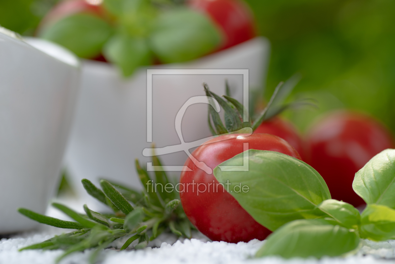Bild-Nr.: 12011472 Rote Tomaten mit frischen Kräutern erstellt von Tanja Riedel