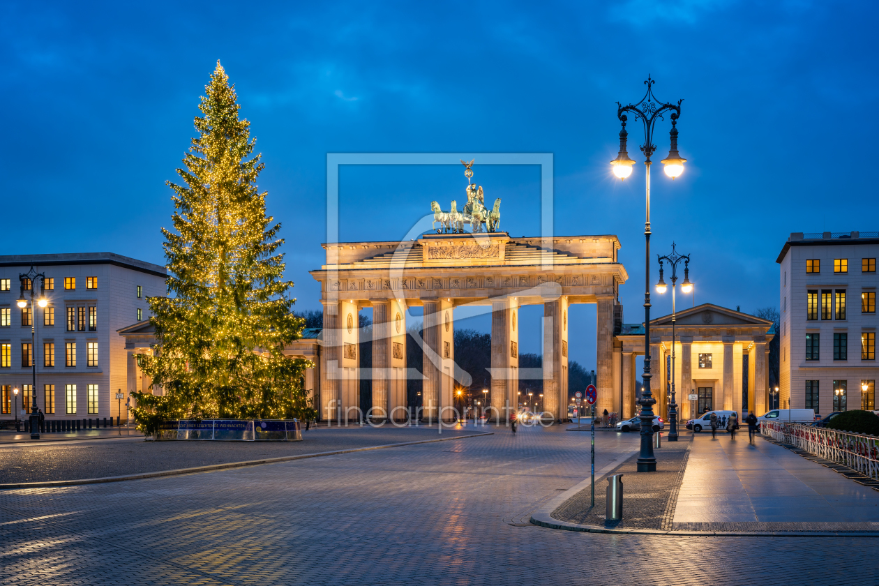 Bild-Nr.: 12031804 Das Brandenburger Tor mit Weihnachtsbaum erstellt von eyetronic