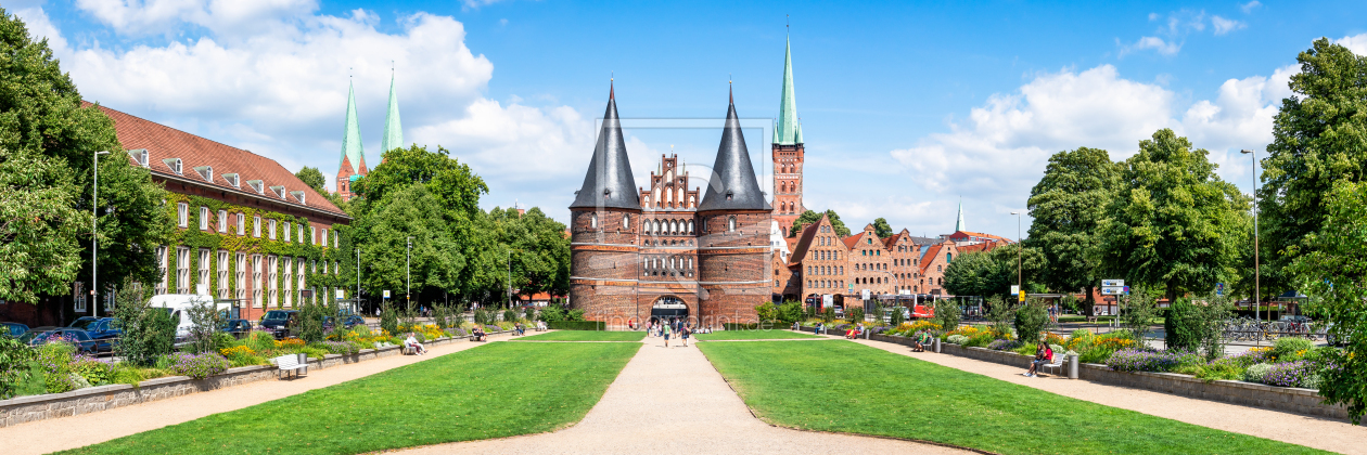 Bild-Nr.: 12046766 Panorama des Holstentor in Lübeck erstellt von eyetronic