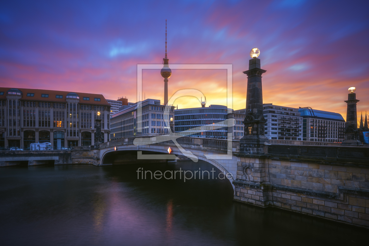 Bild-Nr.: 12051776 Berlin Fernsehturm im Licht bei Sonnenaufgang erstellt von Jean Claude Castor