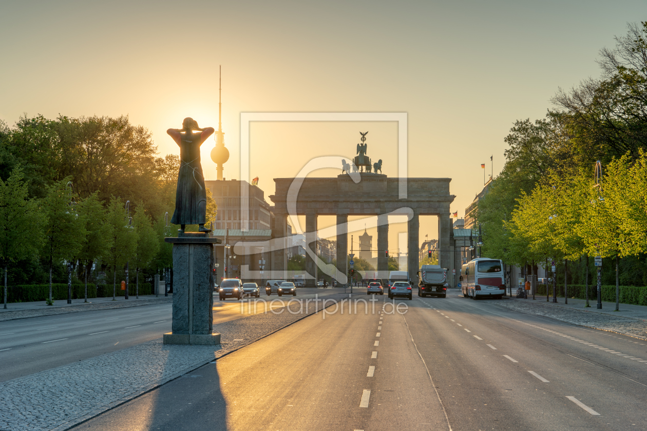 Bild-Nr.: 12061638 Sonnenaufgang am Brandenburger Tor in Berlin erstellt von eyetronic