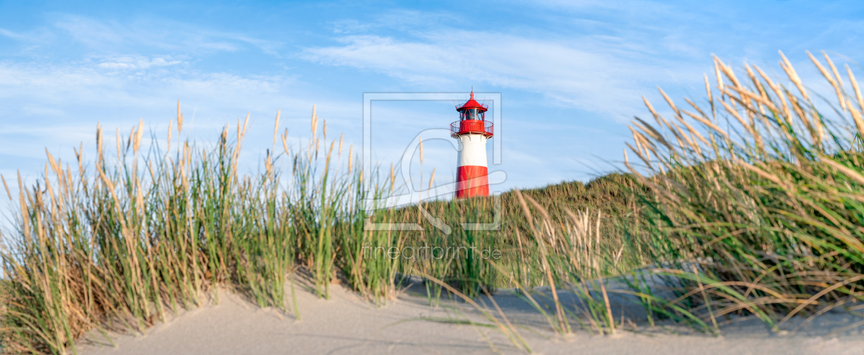 Dünenlandschaft mit Leuchtturm auf Sylt als