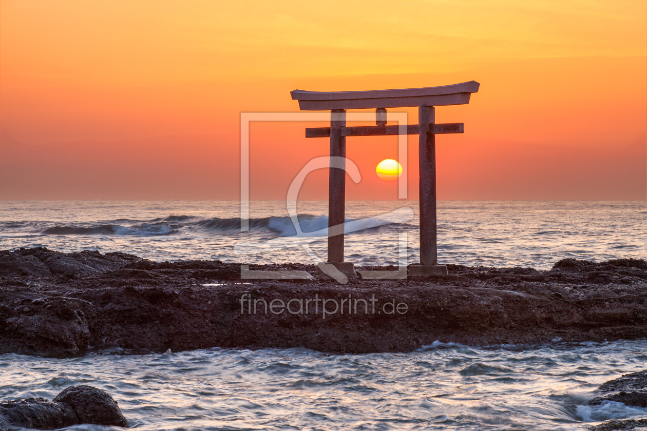 Bild-Nr.: 12084730 Japanisches Torii bei Sonnenaufgang erstellt von eyetronic