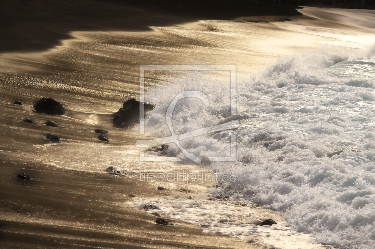 Bild-Nr.: 12155578 Schwarzer Strand im goldenen Licht erstellt von Nordbilder