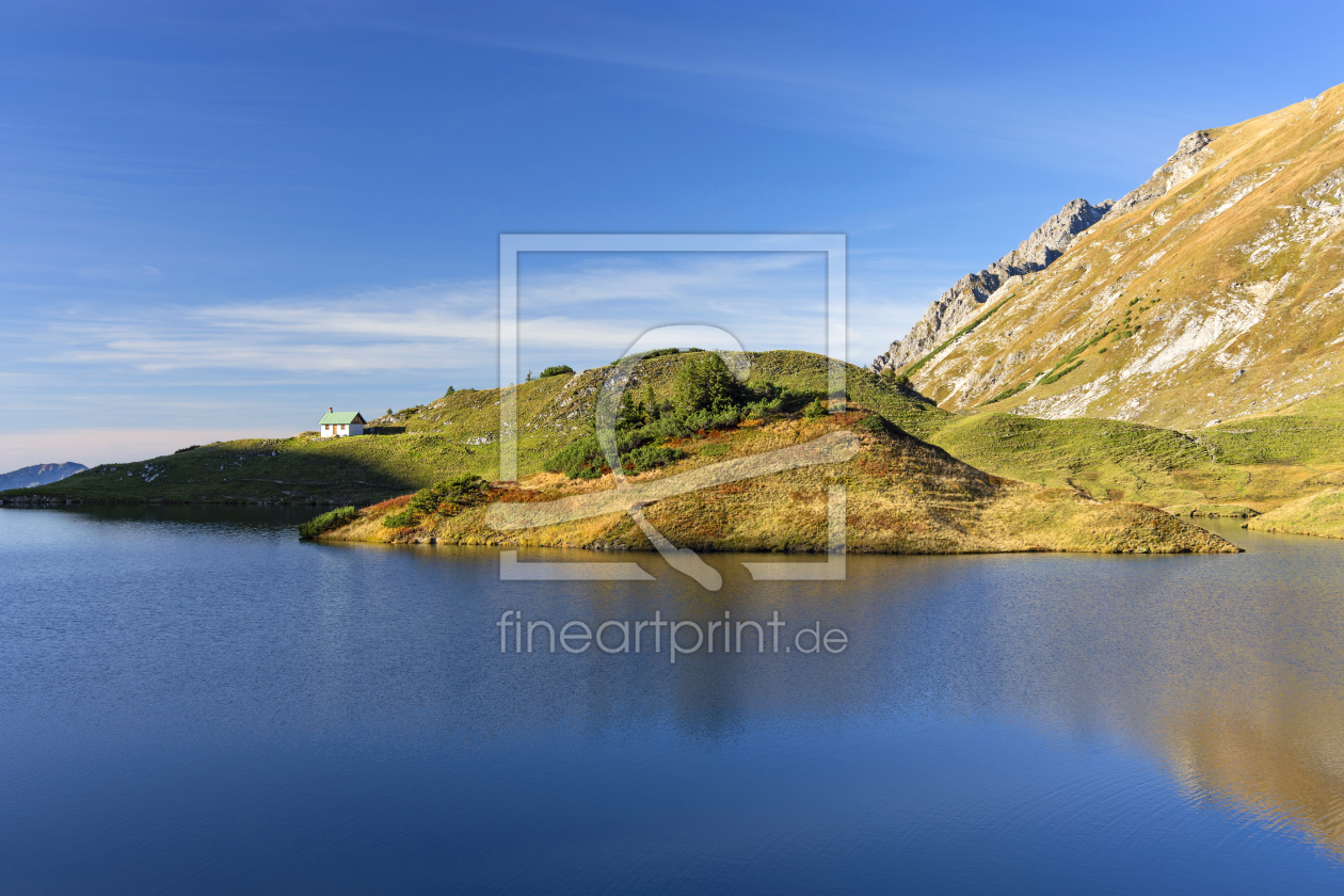 Bild-Nr.: 12171559 Idyllischer Bergsee mit Hütte im Abendlicht erstellt von Andreas Föll