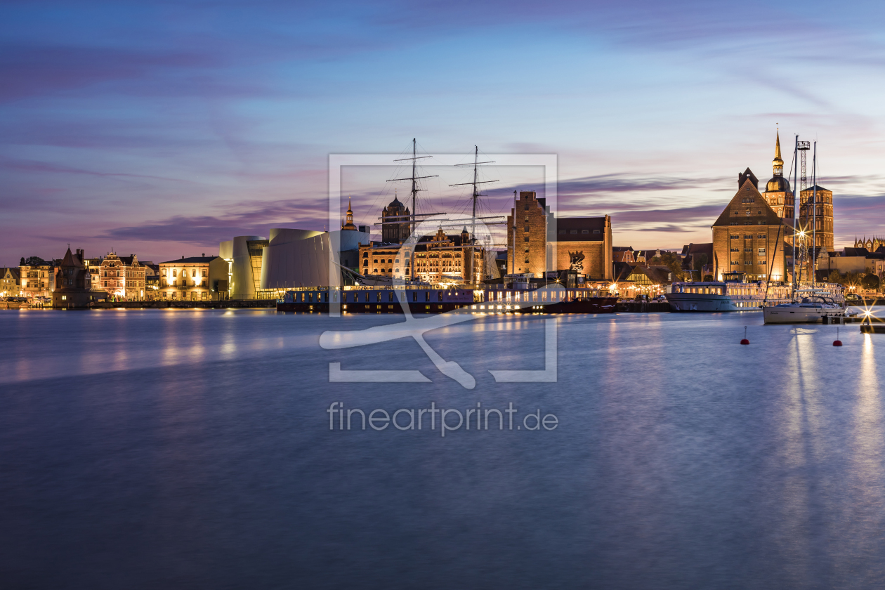 Bild-Nr.: 12180875 Stralsund mit dem Ozeaneum am Abend erstellt von dieterich