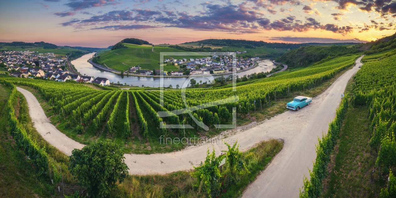 Bild-Nr.: 12234637 Moselschleife Panorama mit Chevy Bel Air erstellt von Jean Claude Castor