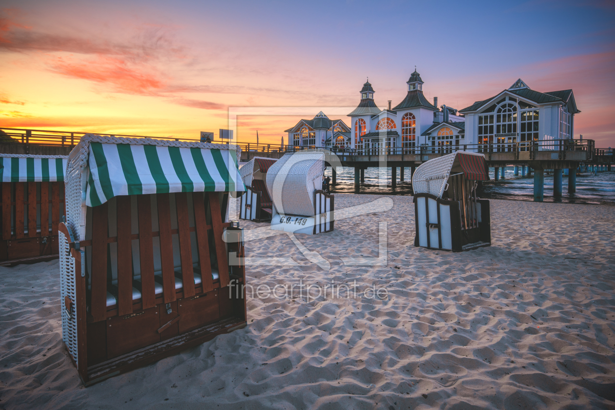 Bild-Nr.: 12242444 Rügen Seebrücke mit Strand von Sellin erstellt von Jean Claude Castor