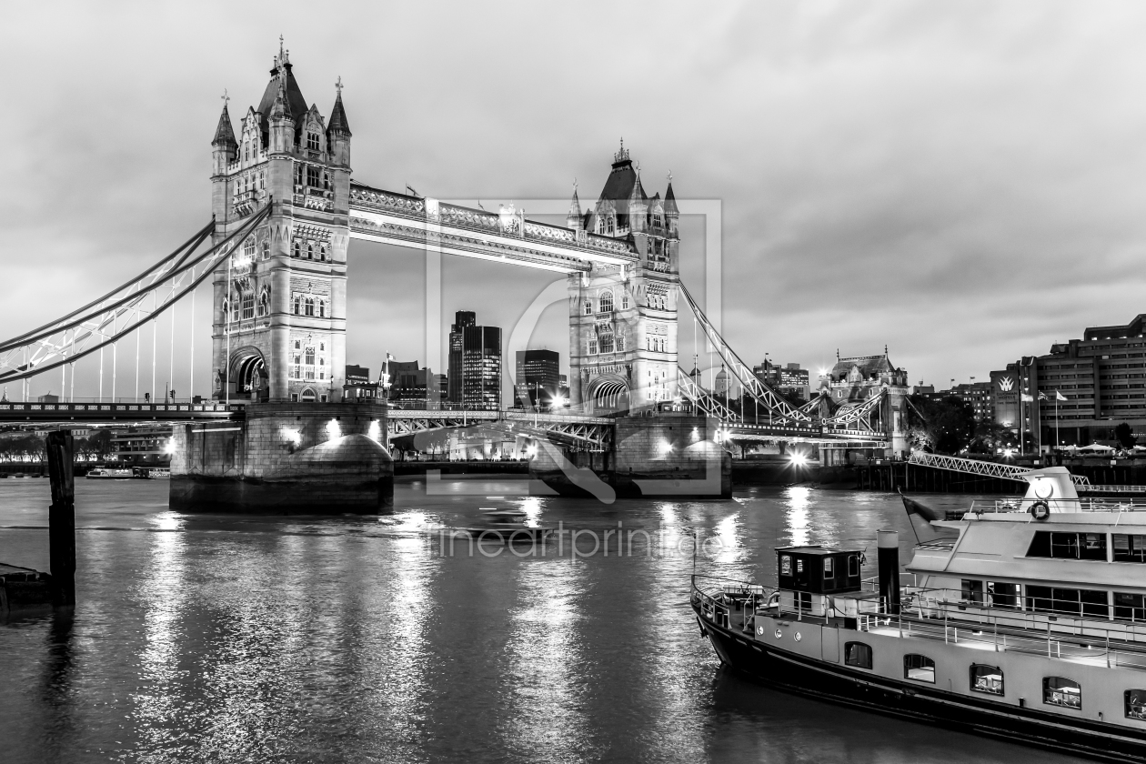 Bild-Nr.: 12294981 Tower Bridge in London - Schwarzweiss erstellt von dieterich