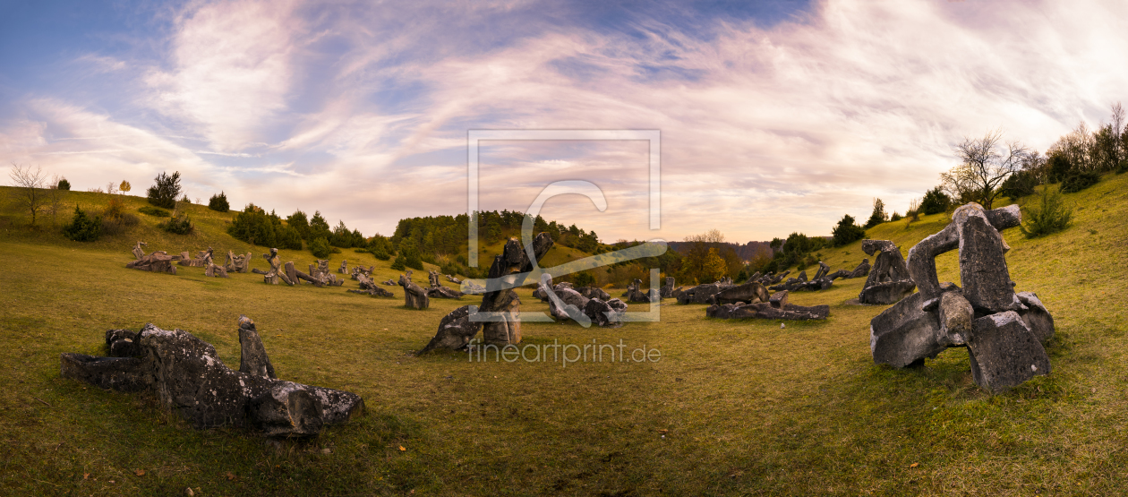 Bild-Nr.: 12301220 Feld aus Steinskulpturen im Altmühltal erstellt von raphotography88