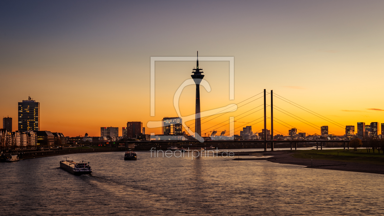 Bild-Nr.: 12304094 Sonnenuntergang über Düsseldorf erstellt von Michael Blankennagel