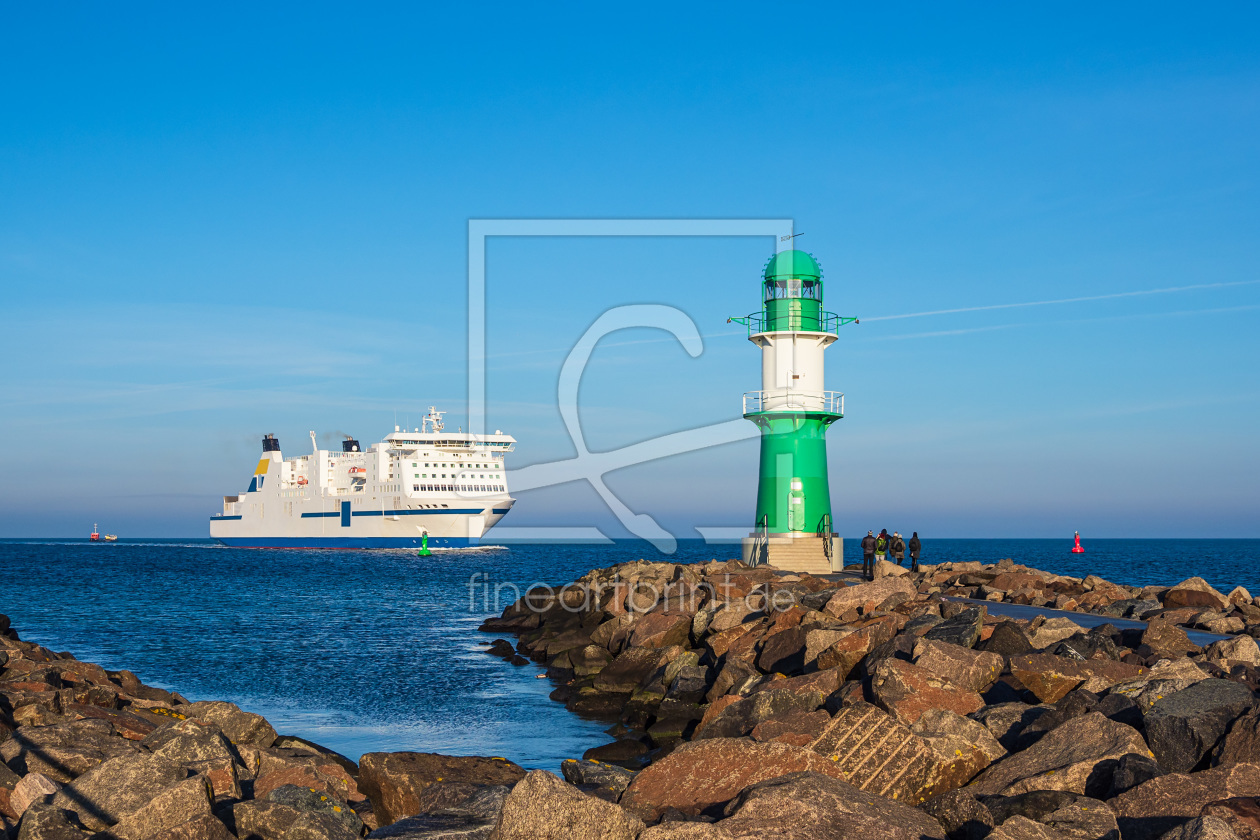 Bild-Nr.: 12362219 Mole und Fähre in Warnemünde erstellt von Rico Ködder