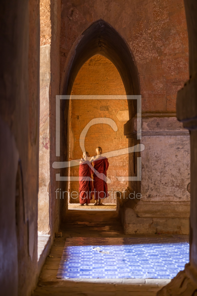 Bild-Nr.: 12365980 Buddhistische Mönche in einem Tempel in Bagan erstellt von eyetronic