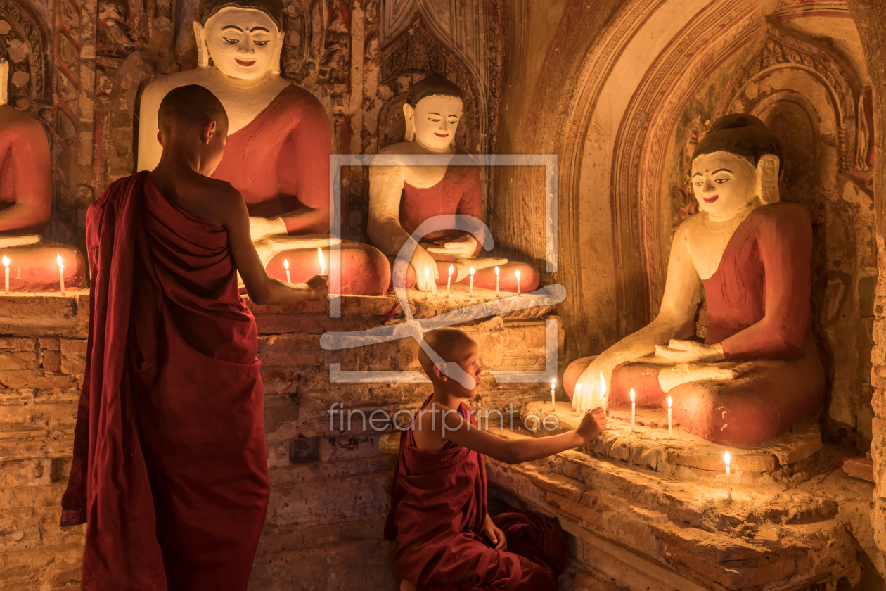 Bild-Nr.: 12366604 Mönche in einem buddhistischen Tempel in Myanmar erstellt von eyetronic