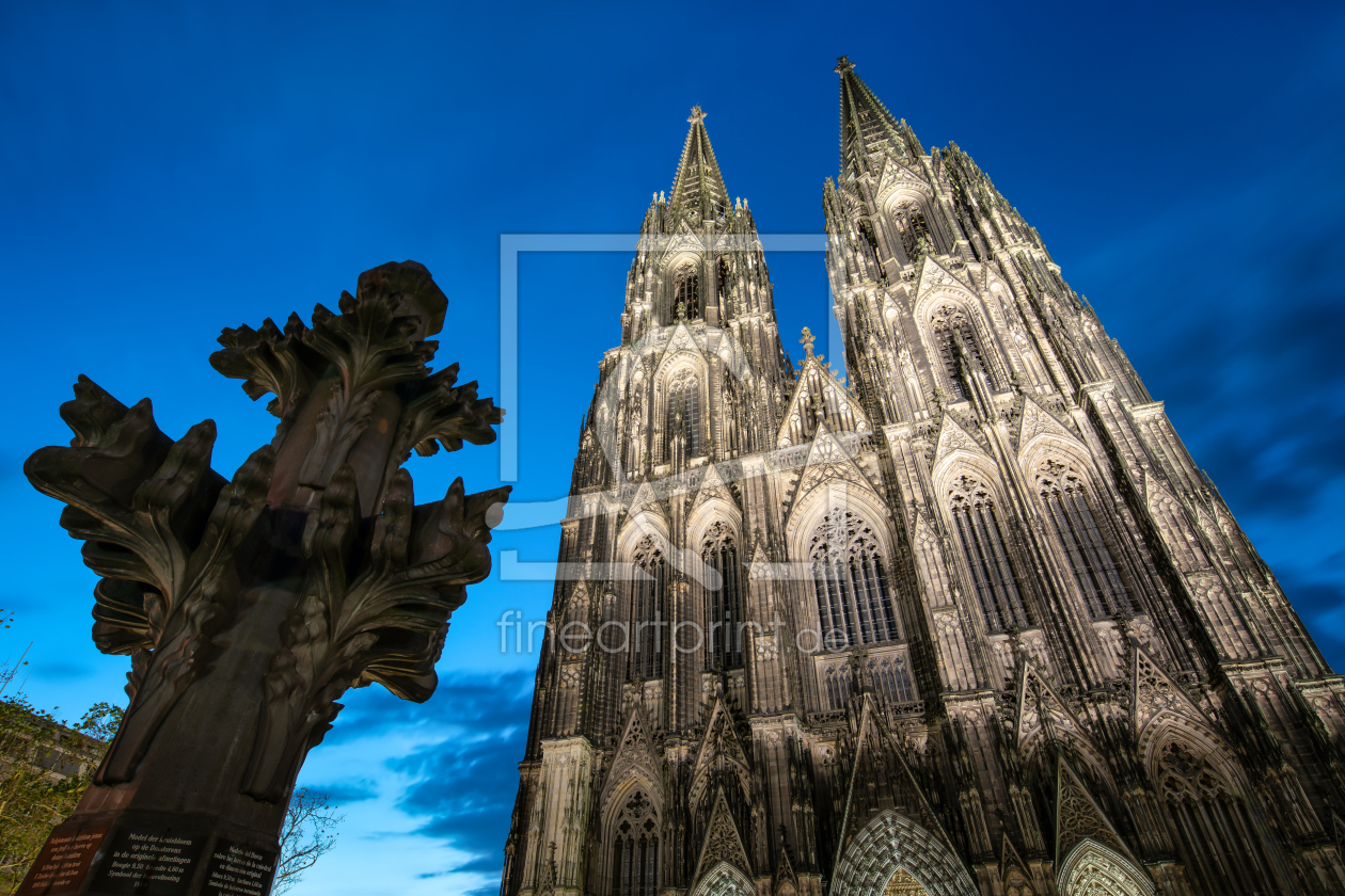 Bild-Nr.: 12367541 Kölner Dom mit Kreuzblume erstellt von eyetronic